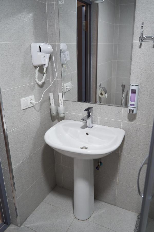 Vatan Plaza Hotell Tasjkent Exteriör bild